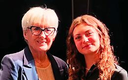 Alessia sul palcoscenico del Teatro Coccia con una leggenda dell'atletica mondiale