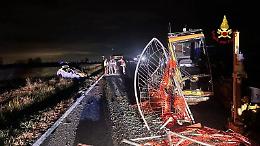 Auto fuori controllo sulla SP317, schianto contro mezzi da cantiere a Brusnengo