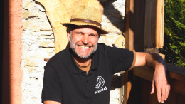 La borgata con un solo abitante è in vendita: l’“eremo” di Pratogaudino cerca un compratore disposto a viverci davvero