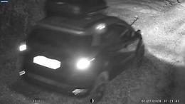 Divignano, padre e figlio sparano dall’auto durante una battuta illegale: denunciati grazie alle fototrappole