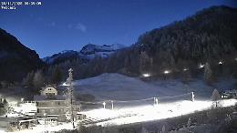 Neve sottile e gelo improvviso avvolgono Balme