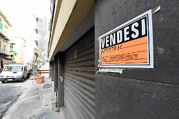 Negozi che chiudono, città che valgono meno: Confcommercio lancia l’allarme sulla desertificazione urbana e sul crollo del valore delle case