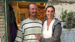 Famiglia che vive nel bosco, bambini portati via nella notte. La storia che scuote l'Italia intera