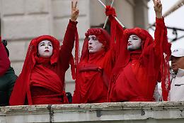 Extinction Rebellion contro il decreto sicurezza: &ldquo;Cos&igrave; si normalizza l&rsquo;arbitrio, la disobbedienza diventa un dovere&rdquo;