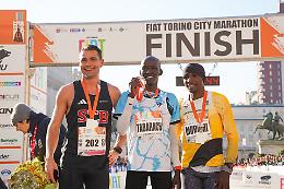 Torino in festa per la FIAT City Marathon: trionfi, record, solidarietà e un fiume di emozioni che ha attraversato tutta la città (FOTO)