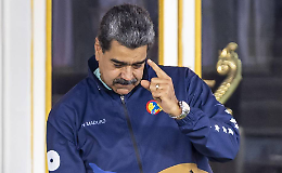 “No war, yes peace”: il ballo di Maduro a Miraflores diventa messaggio politico alla Casa Bianca