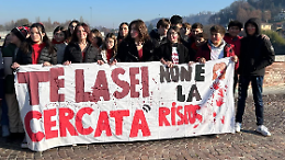 A San Mauro un flash mob sul Ponte Vecchio: “No alla violenza sulle donne”