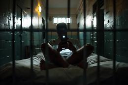 Mafiosi con lo smartphone in carcere: lo Stato scopre la rete clandestina