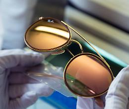 Luxottica, dentro la trattativa di Lauriano: come uno stabilimento di provincia è diventato il laboratorio della settimana corta che può cambiare l’Italia