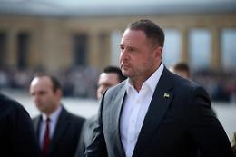 Kyiv sotto shock: cade Yermak, l’uomo che teneva in piedi il sistema Zelensky