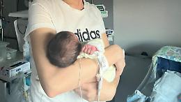 Operata per un tumore al cervello mentre è incinta: Chiara ce la fa e dà alla luce il piccolo Mattia