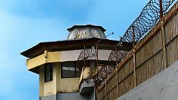 Padiglione B fuori controllo: incendi, devastazioni e cellulari clandestini nel carcere di Torino