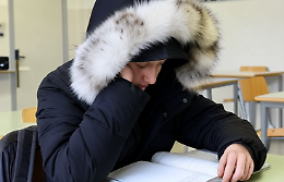 Aule gelide da un anno al Liceo Santorre di Santarosa di Torino: «Ci sono giorni in cui arriviamo a 11 gradi, in palestra siamo scesi a 5»