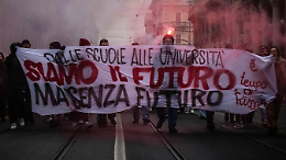 Assalto a La Stampa, la risposta del collettivo: «Rabbia accumulata». Ma redazione e politica parlano di intimidazione