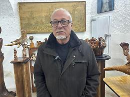 Da Pignataro Maggiore a Lauriano: il viaggio di un artista, di professione carrozziere,  che non scolpisce legno ma plasma memoria (VIDEO e FOTOGALLERY)