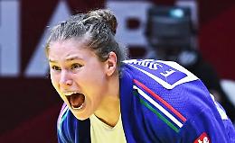 Erica cinge al collo una medaglia pesantissima al Grand Slam di Abu Dhabi