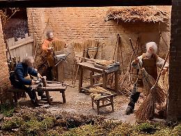 Un paese in miniatura rinasce a Vezzolano: il nuovo presepe di Anna Rosa Nicola