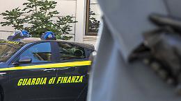 Dalle cantine di Novi Ligure ai depositi del Salernitano: le 11mila bottiglie rubate ritrovate grazie alla Guardia di Finanza