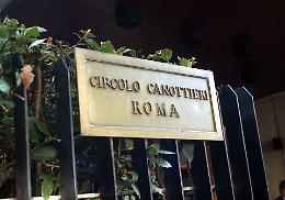 Dipendente licenziata per un “tu” di troppo: il circolo dei Vip nell'occhio del ciclone