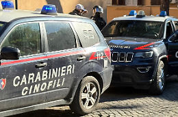 Commento alla fidanzata e scoppia il caos in piazza a Caluso: tre uomini denunciati dopo la rissa del tardo pomeriggio