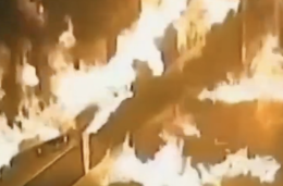 Uomo dà fuoco al Comune: non gli piaceva il progetto della pista ciclabile (VIDEO)