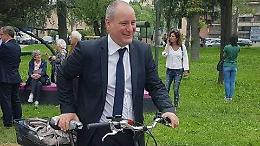 Cade in una buca e muore: ex sindaco di Collegno e dirigente comunale a processo per omicidio stradale