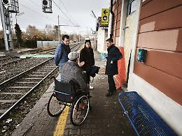 Stazione ferroviarie "da vergognarsi": Pasquale porta in tour l'assessora e il consigliere regionale