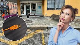 Una panchina “smart” in corso Italia: Gassino aggiorna l’arredo urbano, ma restano dubbi sulle opere più grandi