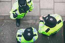 Crumble contro la Corona: la protesta più britannica dell’anno manda in tilt la Torre di Londra