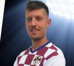 Il capitano imita Stankovic e Ilicic: segna da oltre metà campo e trascina i suoi al successo