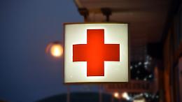 Ambulatorio nel caos: uomo pretende psicofarmaci senza prescrizione e aggredisce la Polizia