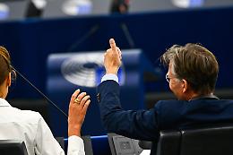 UE verso i rimpatri fuori Europa: accordi, centri esterni e nuova stretta sui migranti