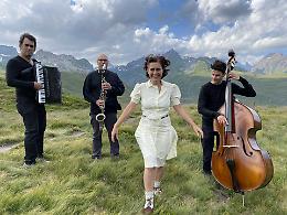 A Ivrea arrivano le “Mucche Ballerine”: la Resistenza vista da una reina valdostana