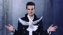 La grande magia torna a Ivrea: Luca Bono riporta “L’Illusionista” sul palco del Giacosa