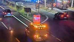 Bimba sbalzata e uccisa sulla A5: identificato il furgone, un uomo è indagato