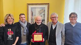 Il Maestro Siclari dona al Comune di Chivasso un “frammento della sua anima” attraverso l’arte