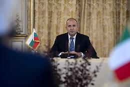 Bulgaria, il governo cade a tre settimane dall’ingresso nell’euro: proteste di massa e lo spettro della corruzione