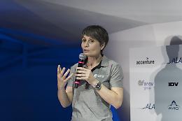 Astrosamantha trascina 1.500 studenti nel viaggio tra le stelle a Giovedì Scienza