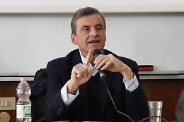 Calenda punta il dito contro John Elkann e riapre il conflitto tra industria, politica ed editoria