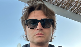 Duro fa tremare Torino: 18mila biglietti bruciati e teatri pieni mentre qualcuno fugge indignato