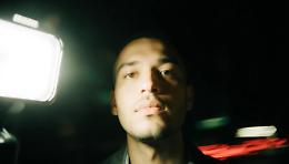 “Sempre online, sempre soli”: cosa ci racconta davvero il primo grande studio sulla salute mentale degli influencer