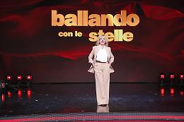 "Ballando con le Stelle", il caso dei voti annullati: Nancy Brilli e i 60 mila like fantasma