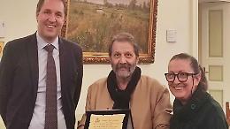 Agli&egrave; saluta la sua memoria fotografica: il paese ringrazia Franco Marchiando, quarant&rsquo;anni dietro l&rsquo;obiettivo della comunit&agrave;