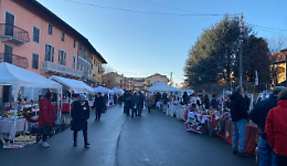 San Giusto Canavese, il paradosso dei mercatini: c'&egrave; tutto (anche i regali), tranne i clienti