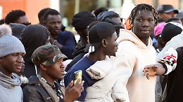 Da simbolo del paese a centro migranti: Casa Chantal riapre e a Mathi esplode lo scontro