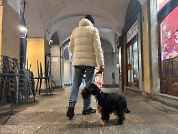 Fermato mentre porta a spasso il cane in centro a Chivasso: "Dicevano di essere pubblici ufficiali..."