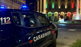 Alt ignorato, notte di paura tra Cambiano e Trofarello: inseguimento folle e colpi di pistola per fermare l&rsquo;auto