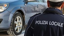 Auto sul ghiaccio, un tornante diventa una trappola sopra Mezzenile