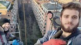 Torino ricorda i tre operai morti nel crollo della gru, il silenzio delle famiglie accusa: &ldquo;Non pu&ograve; essere normale morire cos&igrave;&rdquo;