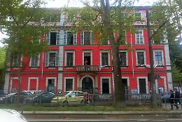 Torino sotto presidio: traffico bloccato, scuole chiuse e tensione alta davanti al centro sociale Askatasuna